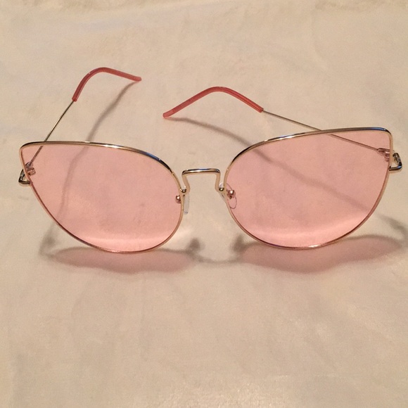 Pink Oversized Retro Cat Eye Sunglasses - Picture 4 of 5
